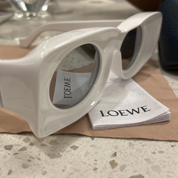 Loewe Paula Ibiza Sunglasses white and mirrored w gift bag all collateral - Picture 8 of 9